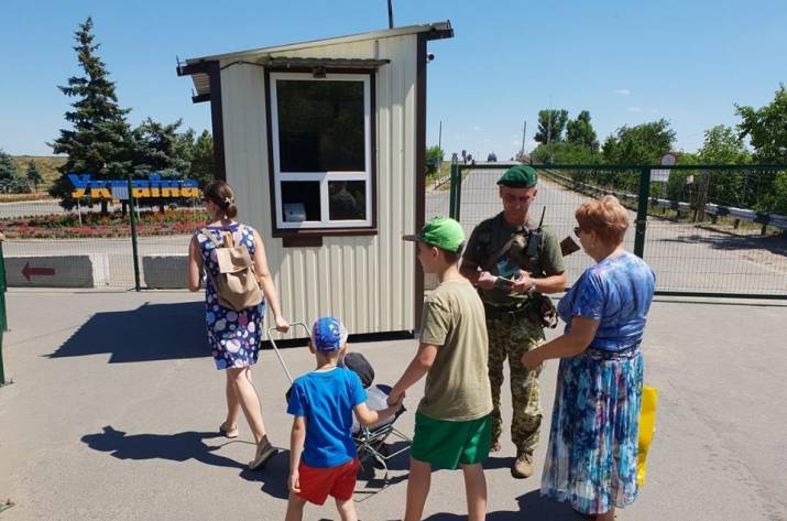 Сегодня, 23 июля, КПВВ работают по летнему графику в штатном режиме (с 6.00 до 20.00).