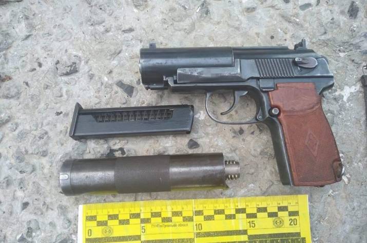 По приказу главы полиции Луганщины полицейские уделяют повышенное внимание на недопущение утечки оружия, боеприпасов, взрывчатых веществ из зоны проведения операции Объединенных сил на мирную территор