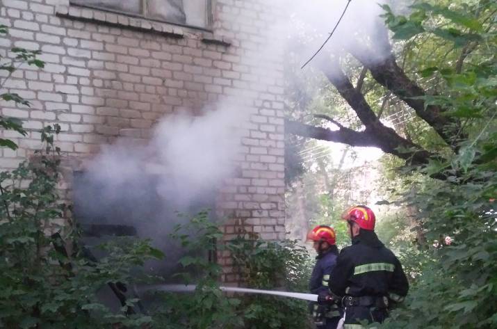 В Лисичанске спасатели ликвидировали два пожара. Обошлось без пострадавших. Об этом сообщает пресс-центр ГСЧС в Луганской области.