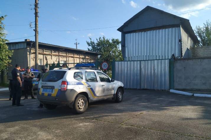 Вчера, 31 июля, вечером, в Кременской отдел полиции поступило анонимное сообщение о том, что на территории Кременского пивоваренного завода находится взрывное устройство.