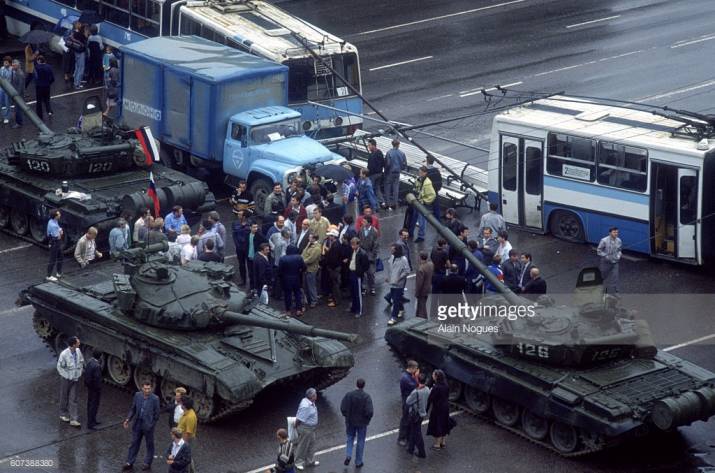 Так, друзья — сегодня будет пост о том, как россияне свергли советскую власть. 28 лет назад, в августе 1991 года в Москве состоялось событие, названное позже 