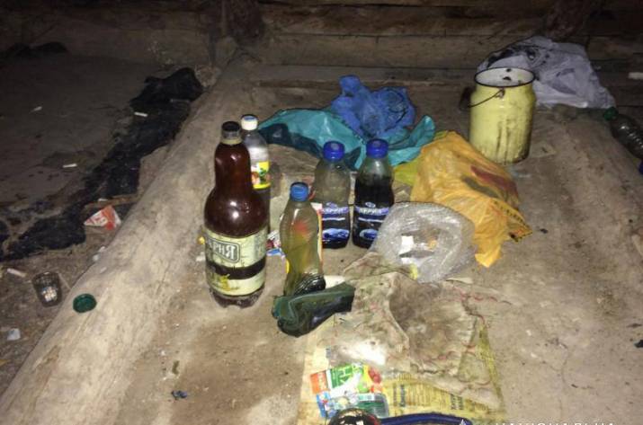 В с. Фартуховка Марковского района, в доме, где живет 38-летний мужчина, полицейские обнаружили и изъяли 300 г марихуаны, 150 г маковой соломы и 400 мл жидкости темного цвета с характерными признаками