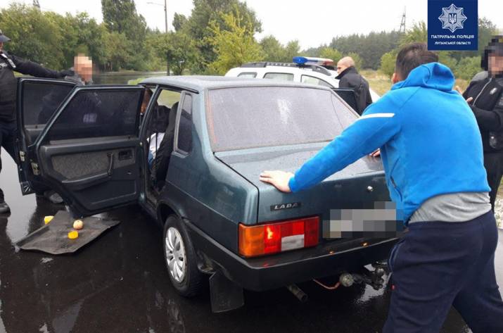 За минувшие сутки в Рубежном и Северодонецке патрульные роты тактико-оперативного реагирования зафиксировали два случая незаконного хранения запрещенных веществ.