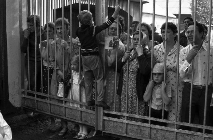 Так, друзья, тут есть интересная тема о том, что запрещалось и что было нельзя в советской семье. Фанаты СССР конечно скажут, что это всё неправда, что сейчас живётся плохо, а вот тогда-то было ого-го