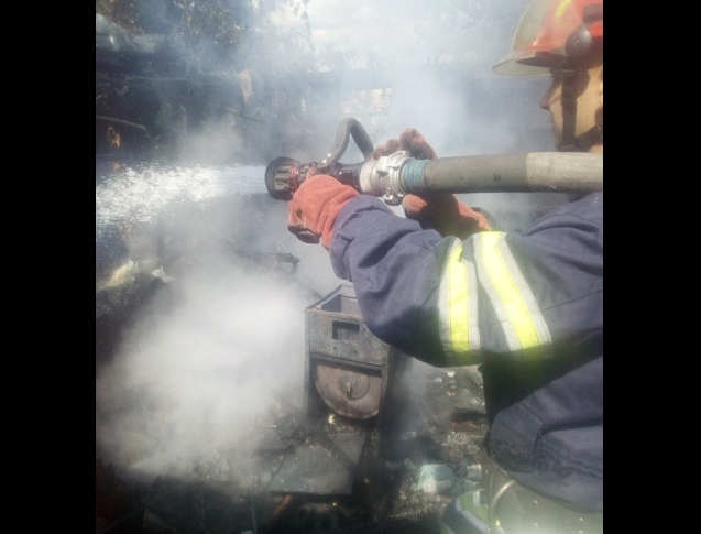 Вчера, 5 августа, в 13:52 в Службу спасения «101» поступило сообщение о пожаре по ул. Ударников в Лисичанске.