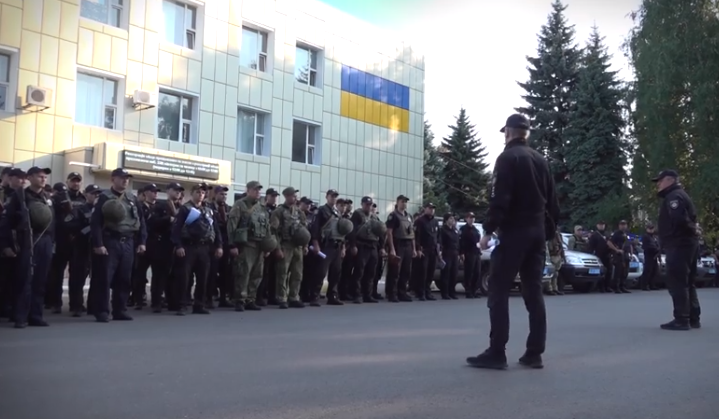 Более 100 сотрудников Национальной полиции Украины из состава ООС были задействованы в проведении оперативно-профилактической отработки в Попасной и районе.