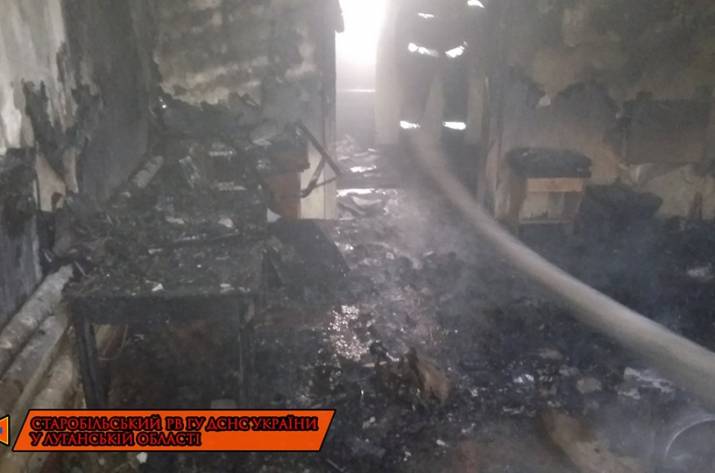 8 августа в селе Песчаное Старобельского района произошел пожар, в результате которого погиб мужчина, 1967 года рождения. 