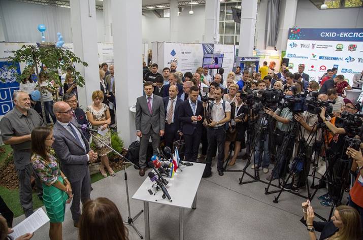 Програма ООН із відновлення та розбудови миру запрошує представників малого та середнього бізнесу Донецької, Луганської та Запорізької (узбережжя Азовського моря) областей взяти участь у бізнес-вистав