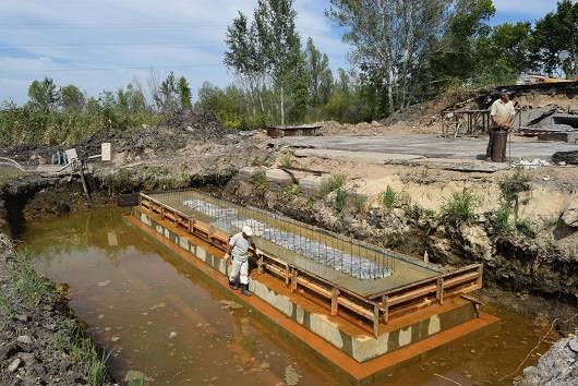 Сегодня, 27 августа, состоялось выездное рабочее совещание на строительной площадке пойменного моста №1, который находится между Северодонецком и Лисичанском.