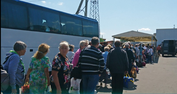 Сегодня, 28 августа, в 12:25 боевики начали обстрел гражданской инфраструктуры в районе гуманитарного дорожного коридора «Горловка - Бахмут», применяя гранатометы различных систем и крупнокалиберные п