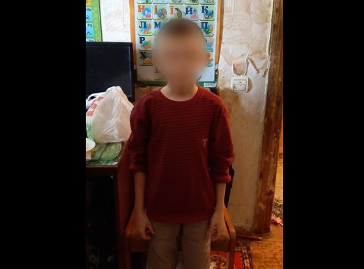 В Северодонецкий отдел полиции поступило сообщение местной жительницы о том, что ее 8-летний сын еще в 8:00 пошел в магазин и до настоящего времени не вернулся.