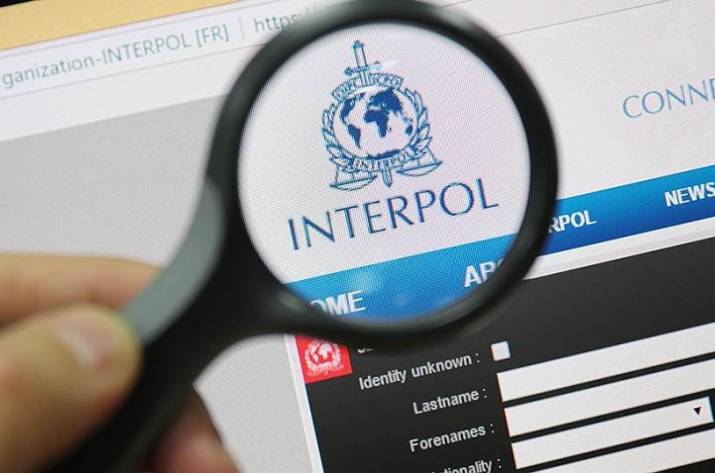 30 августа на пункте пропуска «Меловое» выявили автомобиль, который находился в международном розыске. Также на КПП задержали вора автомобиля.