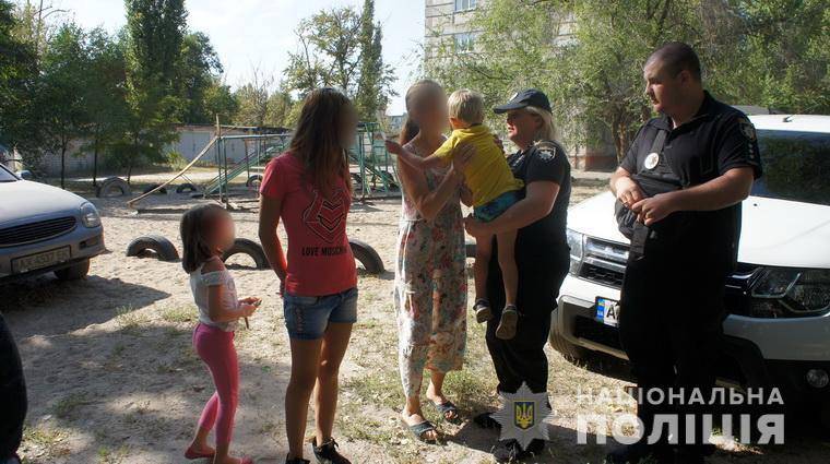 Сегодня, 2 сентября, после обеда следователь ГУНП в Луганской области, возвращаясь из Апелляционного суда, увидела на улице маленького грязного мальчишку, который плакал и звал маму. Объяснить, что сл