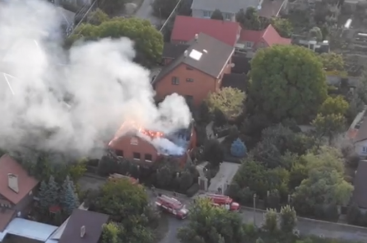 На Донбассе внезапно сгорел дом одного из главарей