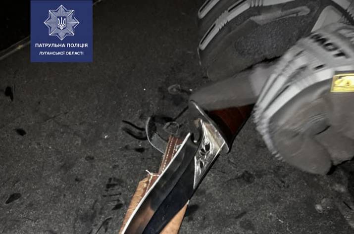 Вчера, 6 сентября, около 2:00 на улице Вилесова в Северодонецке патрульные роты ТОР за нарушение ПДД остановили Opel Vectra.