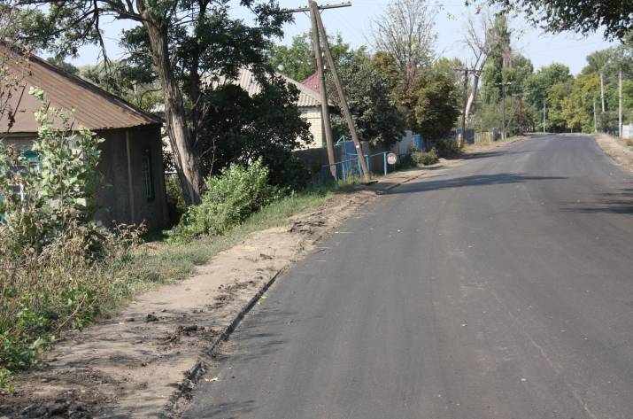 В селе Нижняя Дуванка Сватовского района отремонтировали участок дороги, которая соединяет северные районы Луганщины с южными.