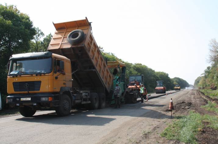 На Луганщине ремонтируют дорогу Н-26 - участок между Сватово и Мостками.
