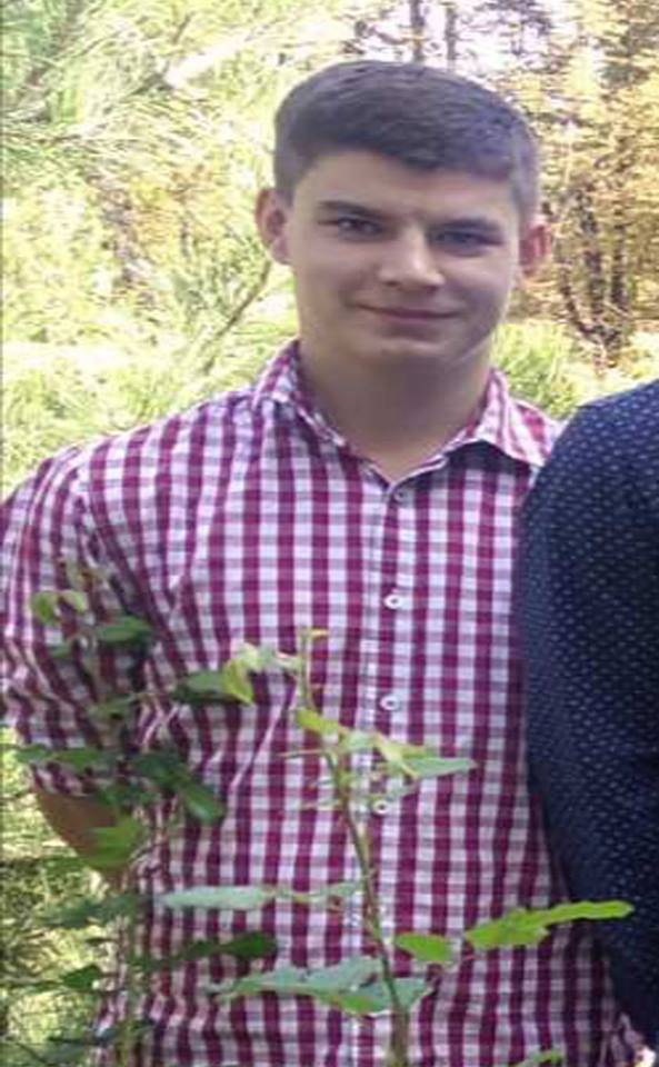 8 сентября, около 18:00 Сергеев Вячеслав Владимирович, 23 июня 2002 года рождения, проживающий в Золотом Попаснянского района, ушел из дома в неизвестном направлении и до сих пор не вернулся.