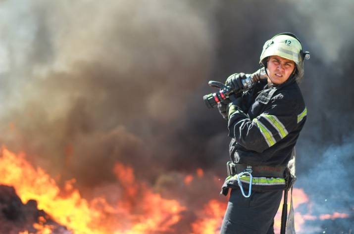 Сегодня, 10 сентября, в 13:33 в Службу спасения поступило сообщение о пожаре на ул. Богдана Лещины в Северодонецке.