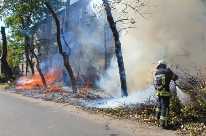 Спасатели ликвидировали пожар на улице Северодонецка