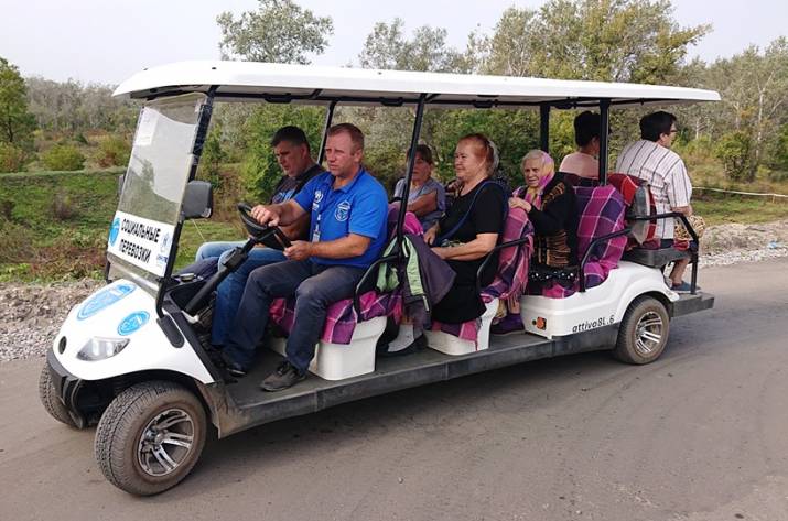 Электромобиль, осуществляющий перевозки льготных категорий населения на КПВВ