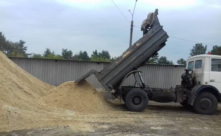 Коммунальное предприятие «Северодонецккомунсервис» начало закупки песчано-соляной смеси для борьбы с гололедом на дорогах и тротуарах города.