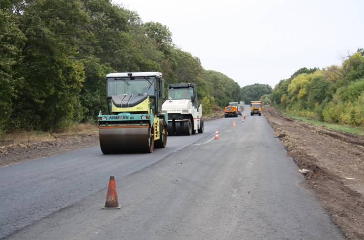 На Луганщине продолжают ремонтировать автомобильную дорогу общего пользования государственного значения Н-26 