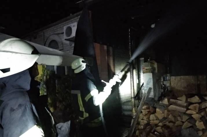 Вчера, 22 сентября, в 22:12 в Службу спасения поступило сообщение о пожаре в закусочной «Малахит» в Северодонецке.