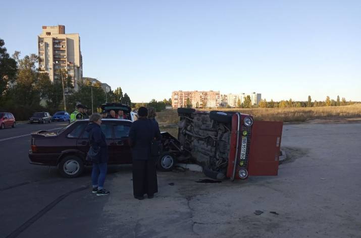 Вчера, 23 сентября, на ул. Владимирская в Рубежном случилась авария, в результате которой пострадал водитель.