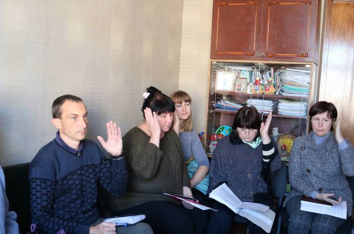 Вчера, 25 сентября, в Сватово состоялось заседание комиссии по рассмотрению вопросов о назначении (восстановлении) социальных выплат внутренне перемещенным лицам.