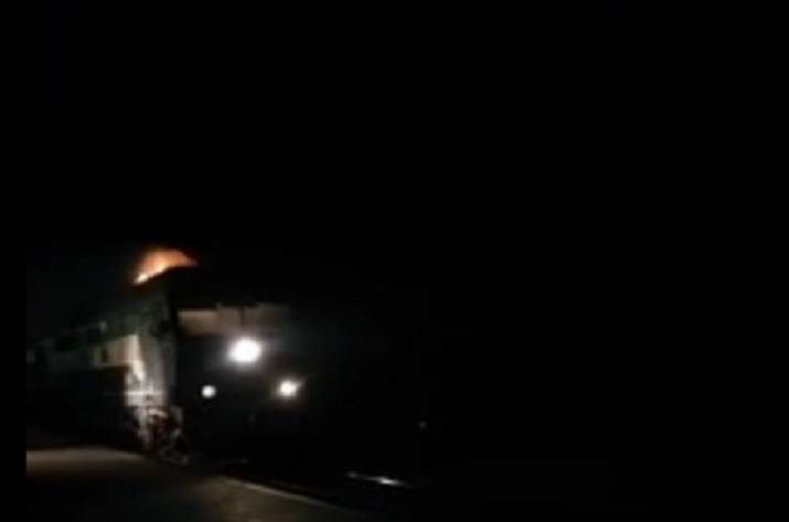 В ночь на 30 сентября в Рубежном на ходу загорелся локомотив пассажирского поезда