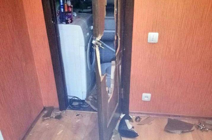 В многоквартирном жилом доме в Марьинке случился взрыв, в результате которого погибли два человека.