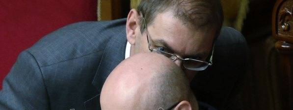 Общественное раздражение всегда начинается с того, что тебе предлагают эрзац вместо реального продукта. Подделку. Контрафакт. Обманку. Фантик от конфеты...Двухмесячный арест Пашинского (влиятельного э