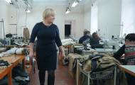 Елена Бурьян из прифронтовой Попасной наладила швейное производство у линии разграничения. В ее цехе работают двадцать женщин, которые шьют одежду для нескольких французских брендов.