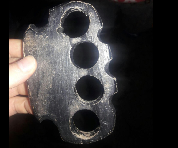 Сегодня, 15 октября, около 03:00 на улице Освободителей в Рубежном патрульные роты ТОР выявили молодого человека с кастетом.