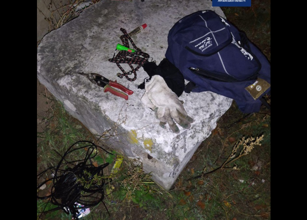 В Рубежном задержали 39-летнего мужчину, который срезал кабель с целью подзаработать.