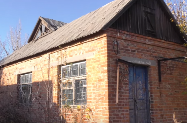 Переселенцы из Донбасса и Крыма нуждаются в более чем 600 тысячах квартир. На приобретение жилья внутренне перемещенным лицам государство ежегодно выделяет около 20 млн гривен. Однако, по статистике, 