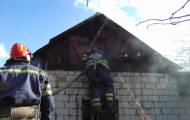 Вчера, 31 октября, в 11:38 в Службу спасения поступило сообщение о возгорании крыши дома по ул. Круглова в Лисичанске.