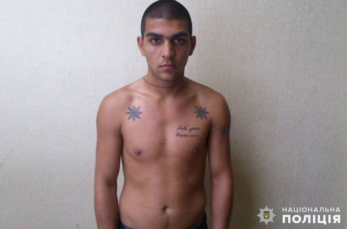 Ранее судимый Вадим Байдак сбежал во время конвоирования в Старобельске. На поиски злоумышленника привлекли все наряды луганских правоохранителей, ориентировки передали в другие регионы.