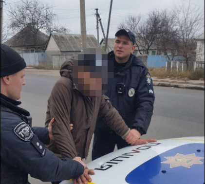 17 ноября на улице Сметанина в Лисичанске патрульные роты ТОР выявили мужчину с наркотиками.