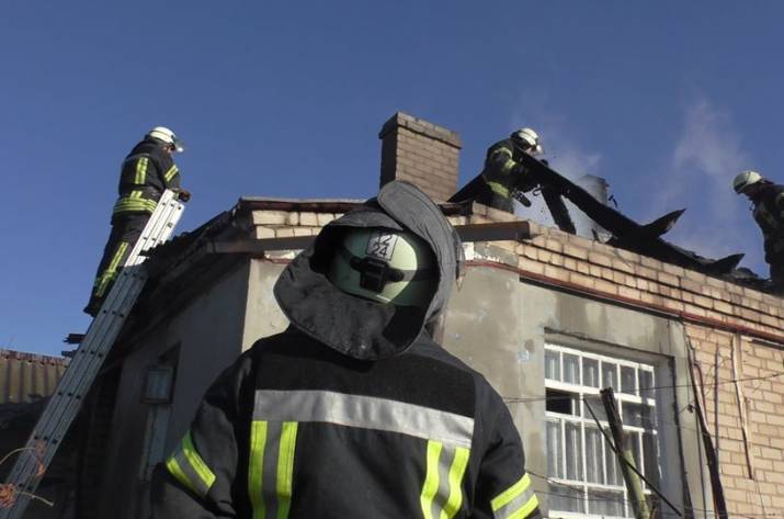 Сегодня, 21 ноября, в 10:29 в Службу спасения поступило сообщение о возгорании жилого дома по ул. Строителей в Рубежном.