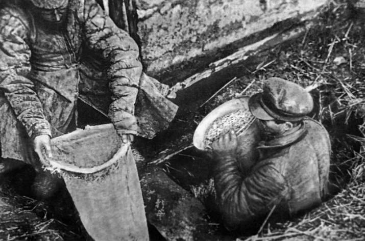 Сегодня четвёртая суббота ноября — день, когда в Украине отмечается день памяти жертв Голодомора. Волны голода прокатились по захваченной большевиками Украине в 1921-23, 1946-47 годах, но особенно стр