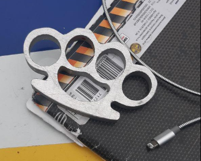 Вчера, 28 ноября, около 14:00 на улице Энергетиков, в Северодонецке патрульные заметили молодого человека, который вел себя подозрительно, засуетился и изменил направление своего движения, когда увиде