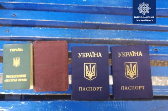 Вчера, 26 ноября, на улице Освободителей, в Рубежном, инспекторы заметили мужчину, который явно пытался избежать с ними встречи. Такое поведение показалось подозрительным и полицейские решили пообщать