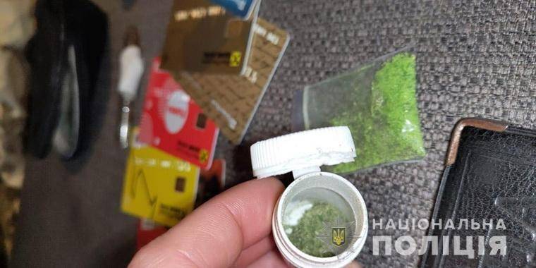 Полиция разоблачила 22-летнего северодончанина, который занимался сбытом особо опасных психотропных веществ - амфетамина и РVP.