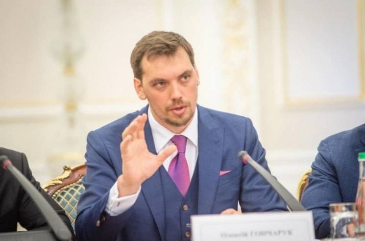 Премьер-министр Украины Алексей Гончарук предложил внести в Верховную раду неотложный проект закона от президента о снижении тарифов на ЖКХ. Об этом он сообщил во время совещания у президента Владимир