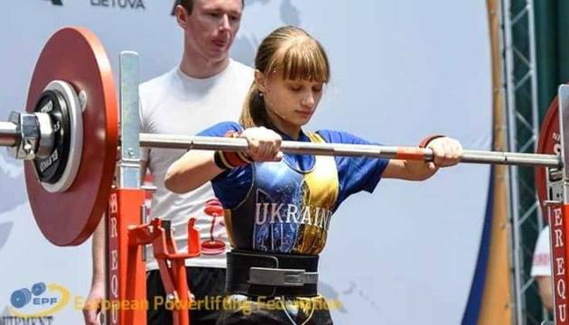 Спортсменка из Попасной Кристина Леоненко второй раз завоевала титул чемпионки Европы по классическому пауэрлифтингу среди девушек на соревнованиях в Каунасе (Литва).