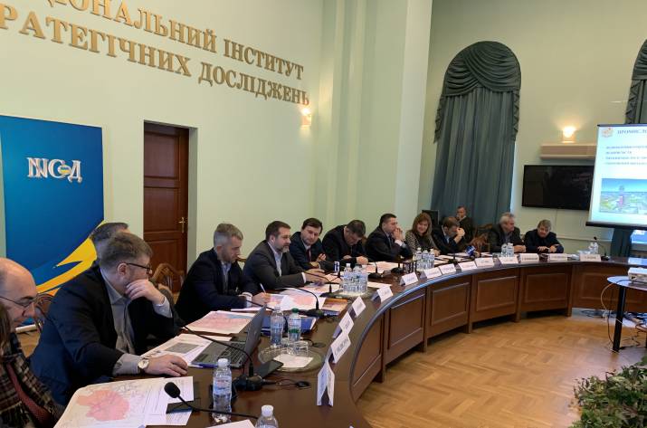 Сегодня, 6 декабря, в Киеве состоялось заседание «круглого стола» относительно развития железнодорожной инфраструктуры как составляющей социально-экономического развития Луганской области.