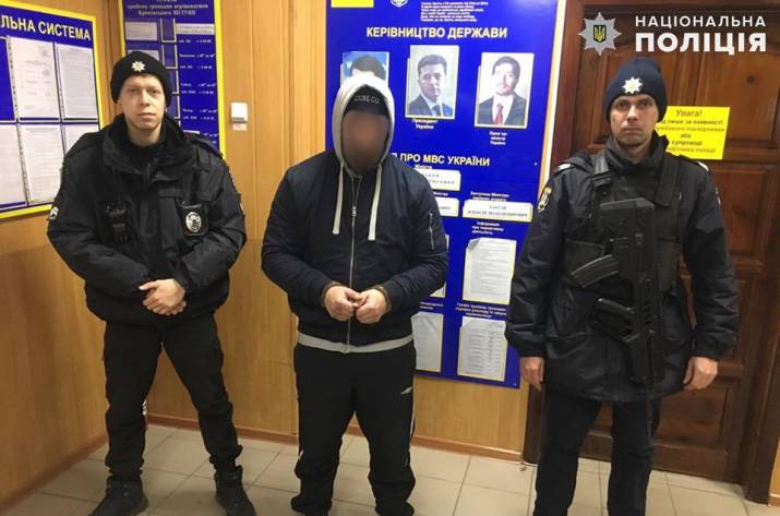 В Старобельском районе задержали 28-летнего жителя Кременной, ранее судимого за кражу, грабеж, разбой и изнасилование, который скрывался от правосудия.