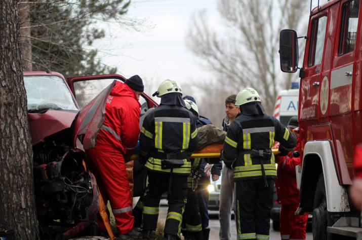 Вчера, 16 декабря, в 12:33 в Службу спасения поступило сообщение о ДТП в районе Лесной Дачи, в Северодонецке.